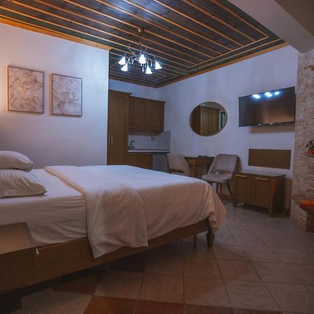 Kallinikos Guesthouse กาโต ลูตรากี ภายนอก รูปภาพ