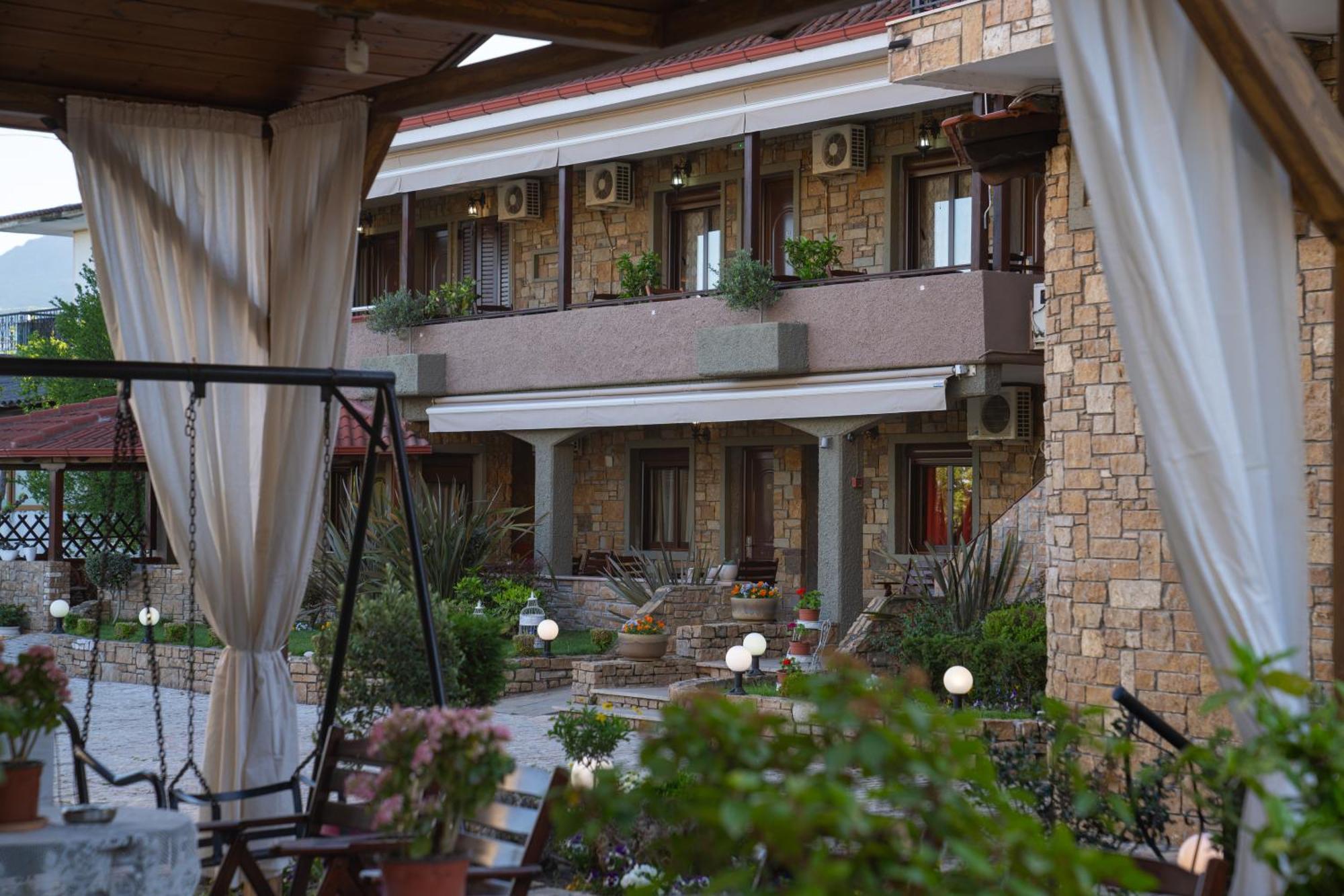 Kallinikos Guesthouse กาโต ลูตรากี ภายนอก รูปภาพ