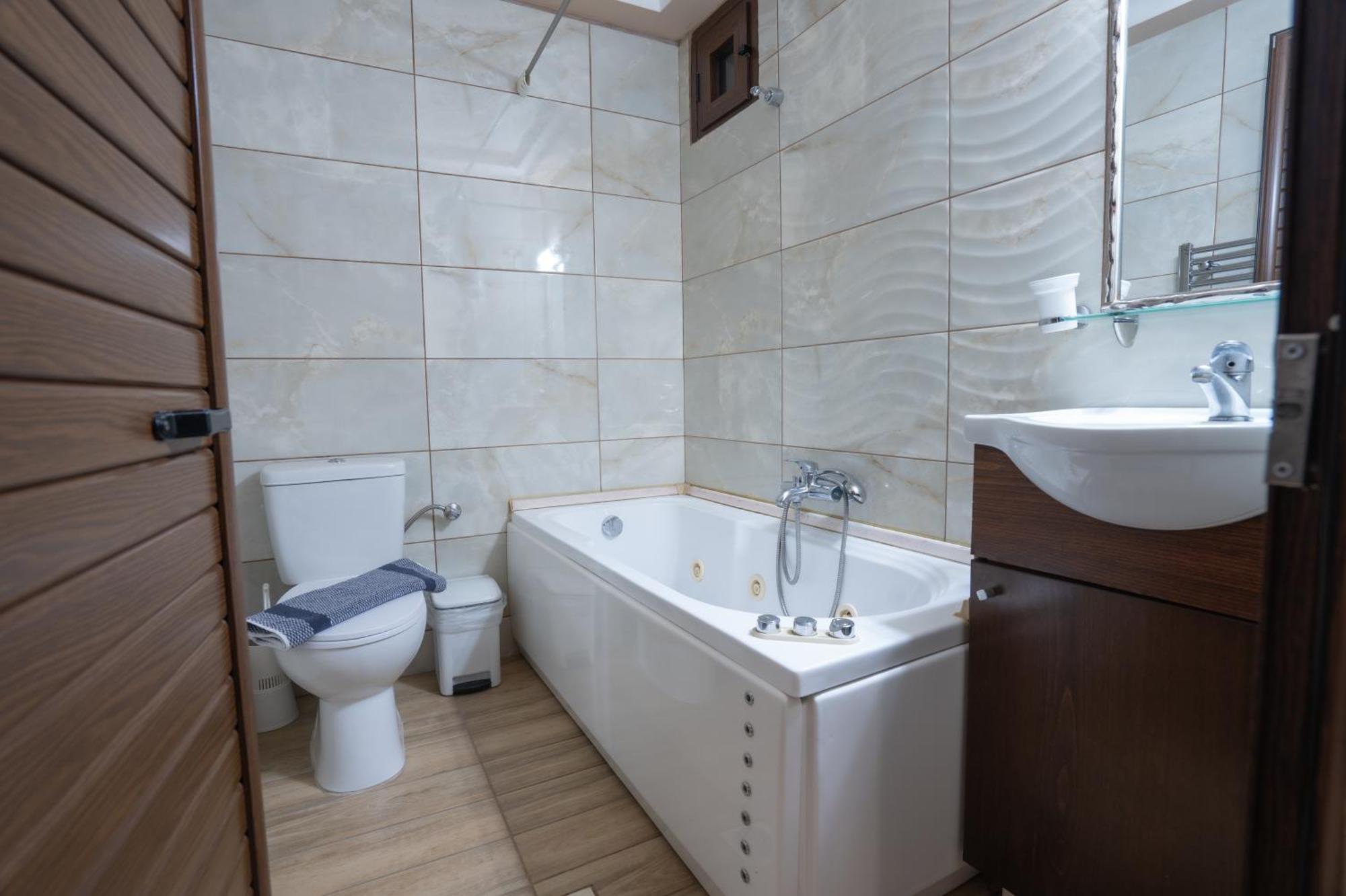 Kallinikos Guesthouse กาโต ลูตรากี ภายนอก รูปภาพ