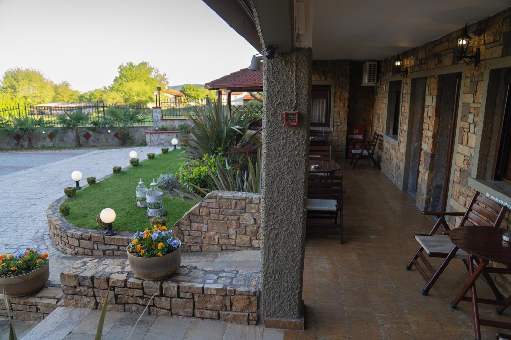 Kallinikos Guesthouse กาโต ลูตรากี ภายนอก รูปภาพ